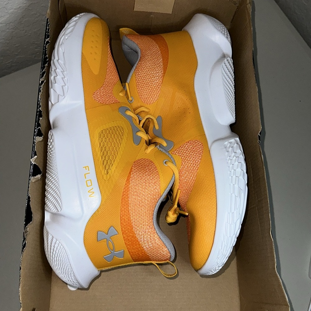 UNDER ARMOUR Flow Breakthru 3 Basketball NEW, very comfy, last one! 3025603-700 - Picture 3 of 8